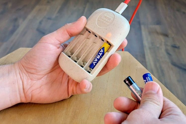 Le matériel du mois : le chargeur de piles … non rechargeables